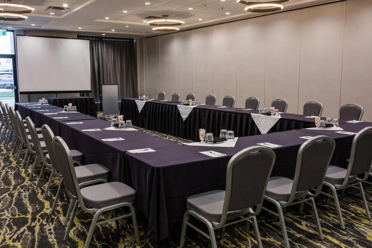 Holiday Inn Hotel & Suites Calgary South - Conference Ctr By Ihg Hotel